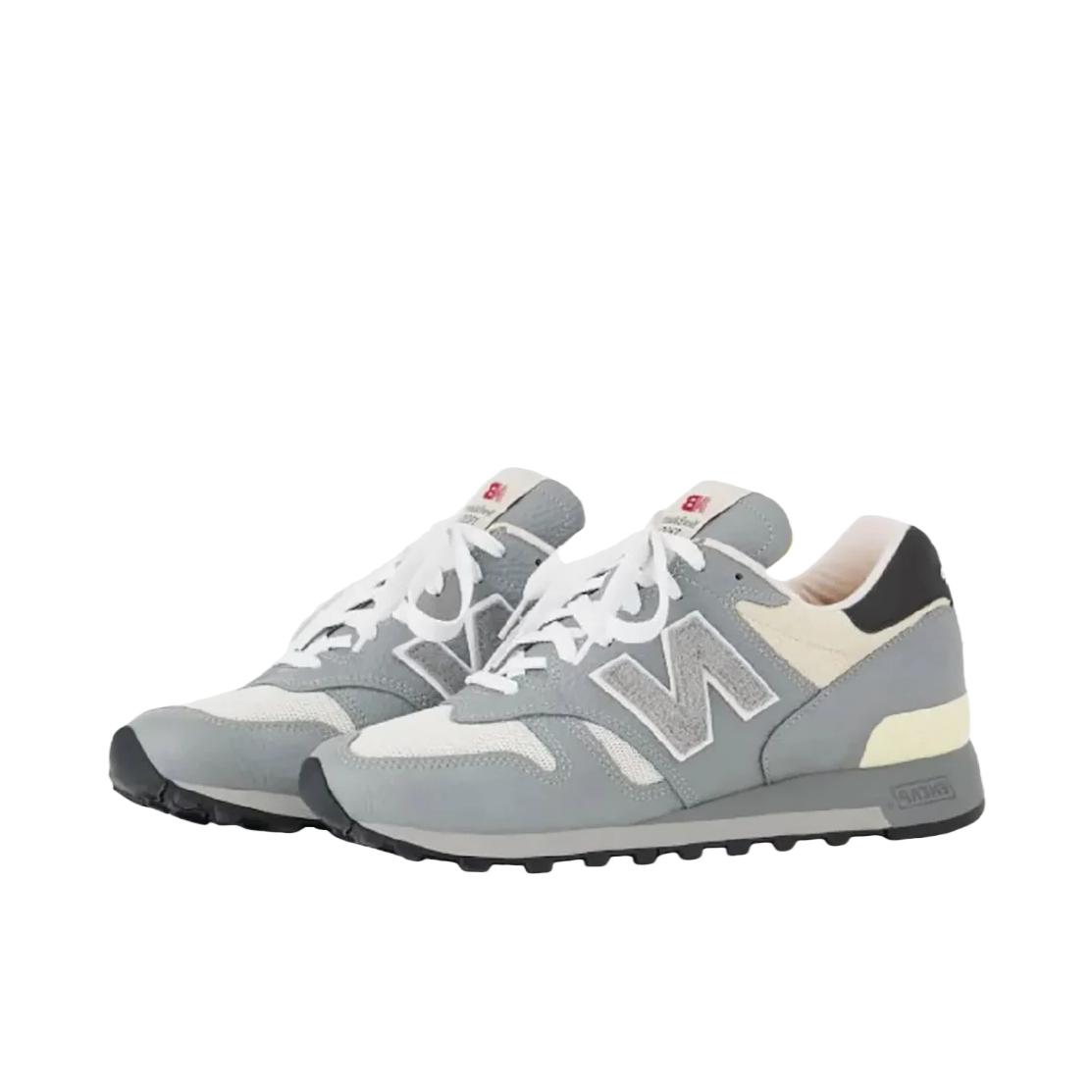 推荐商品：New Balance 1300 JP 跑鞋 合成革减震回弹防滑耐磨舒适百搭低帮 白色/灰色