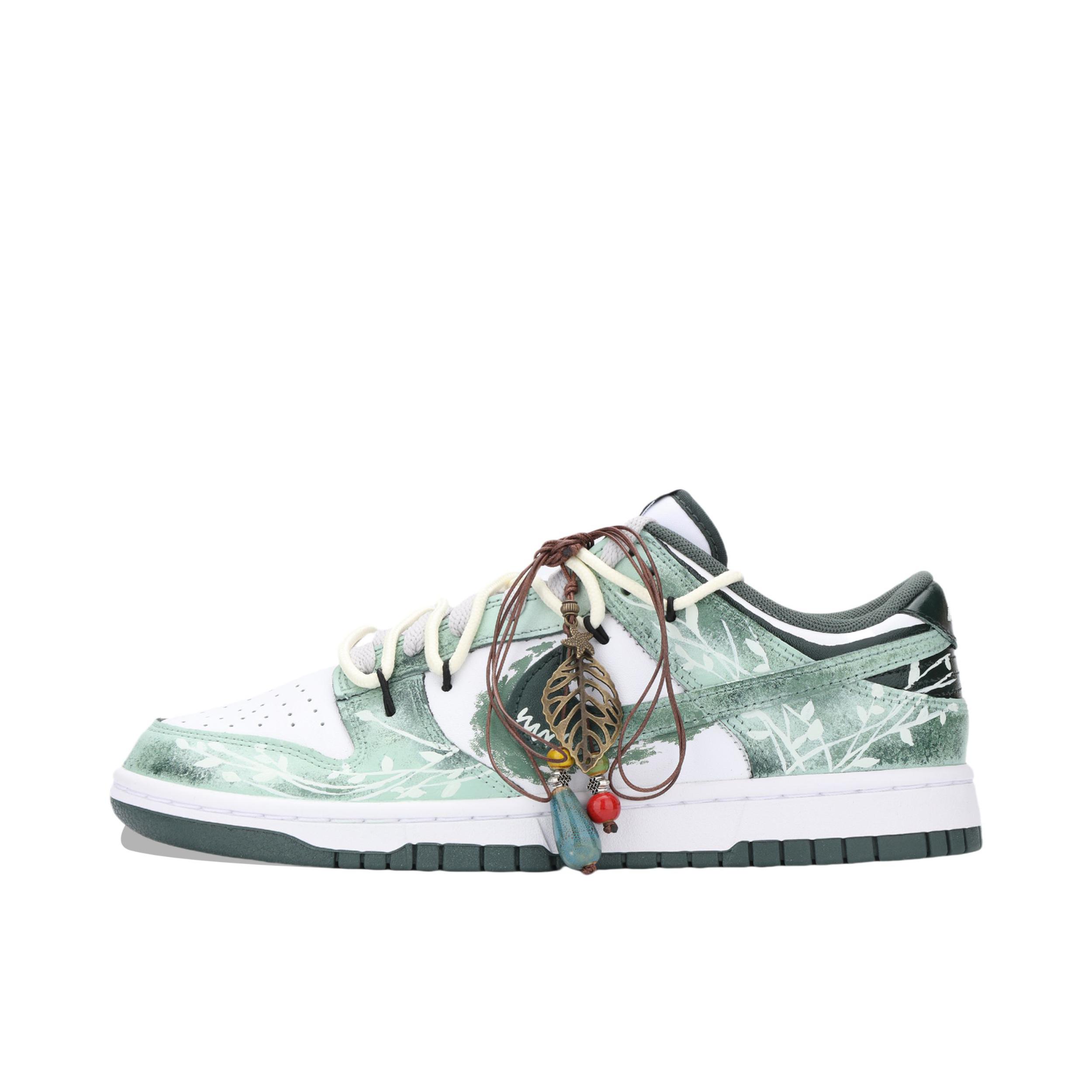 推荐商品：【定制球鞋】 Nike Dunk 板鞋 平跟系带防滑耐磨做旧高街简约百搭潮流复古美式 万物生