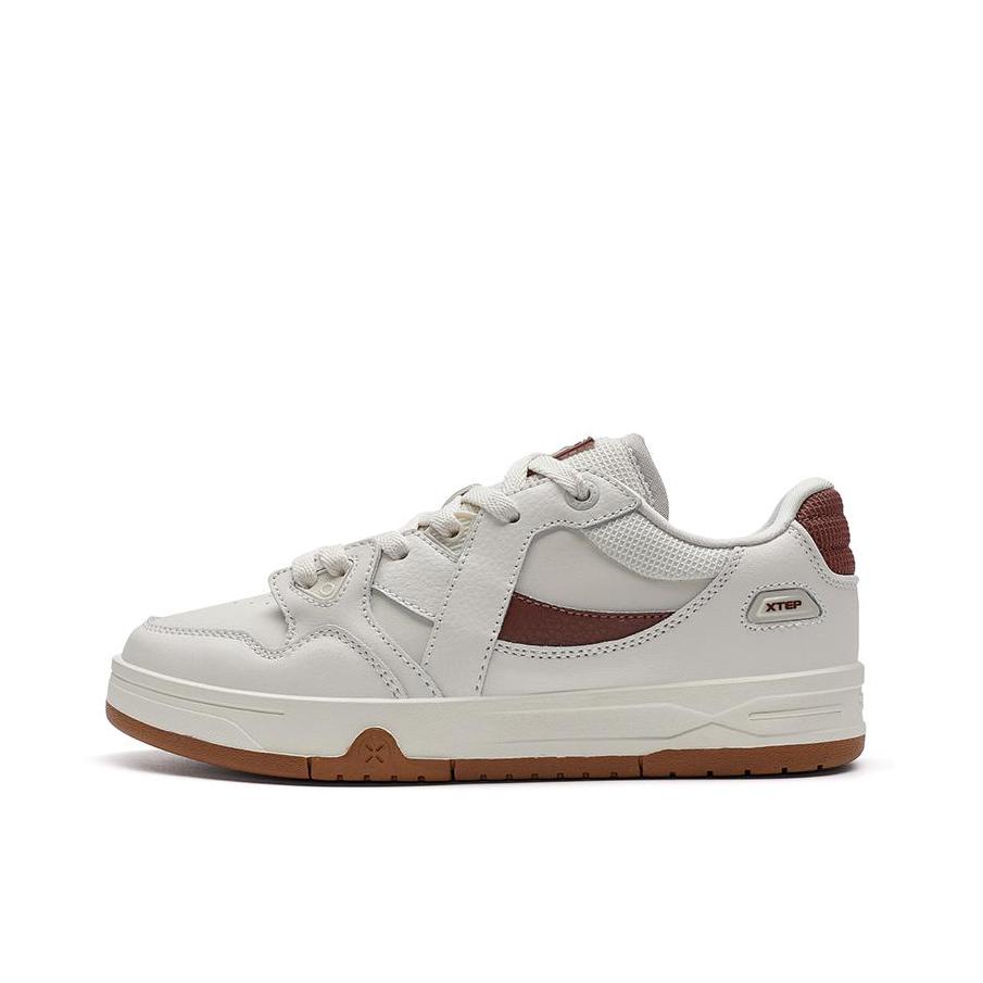 推荐商品：【范丞丞同款】 特步 Maxx 板鞋 滑板鞋 防滑耐磨透气潮流时尚百搭复古 白沙灰/复古红