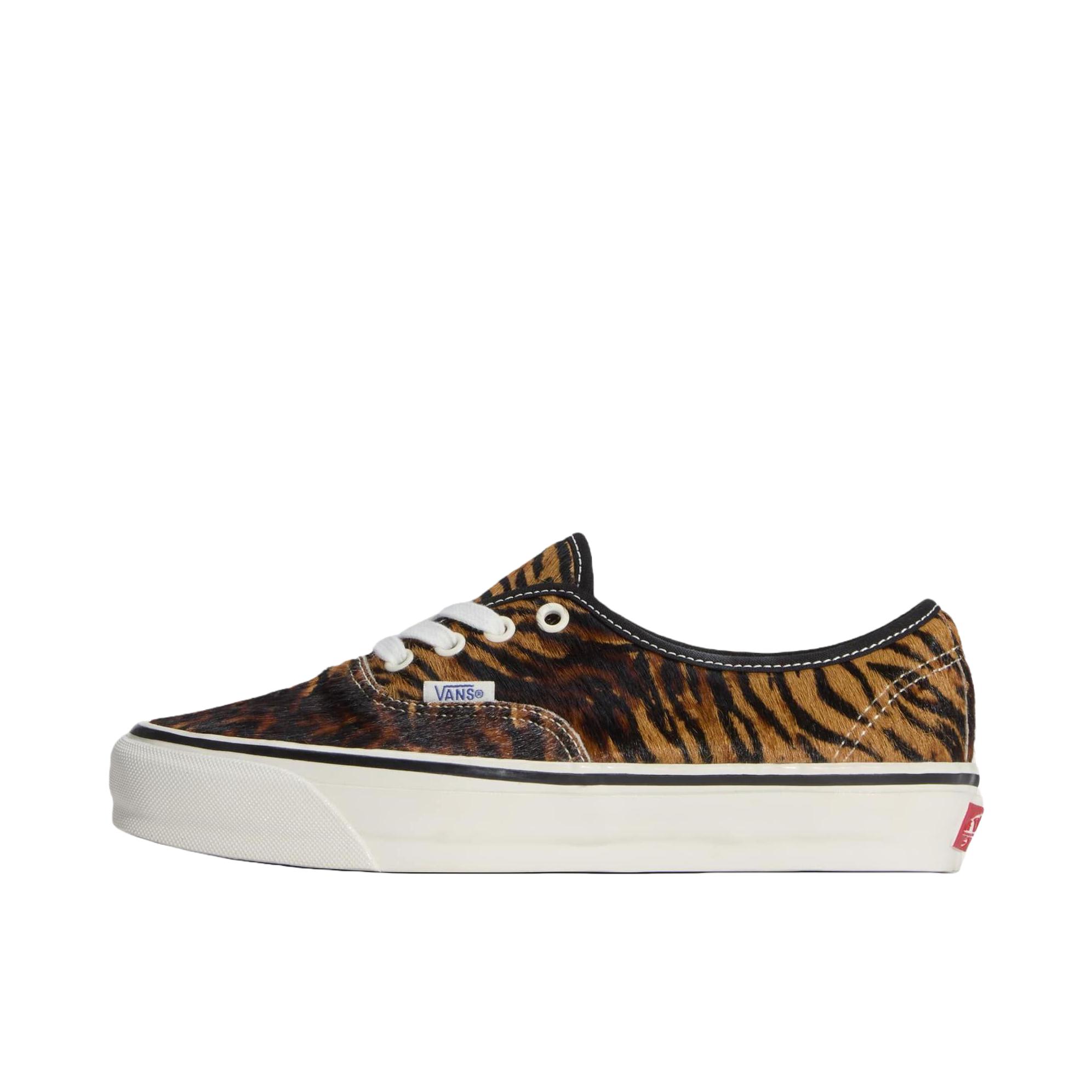 推荐商品：Vans/范斯 Premium Authentic 44 板鞋 柔软耐磨平跟舒适贴合复古 深棕色/黑色