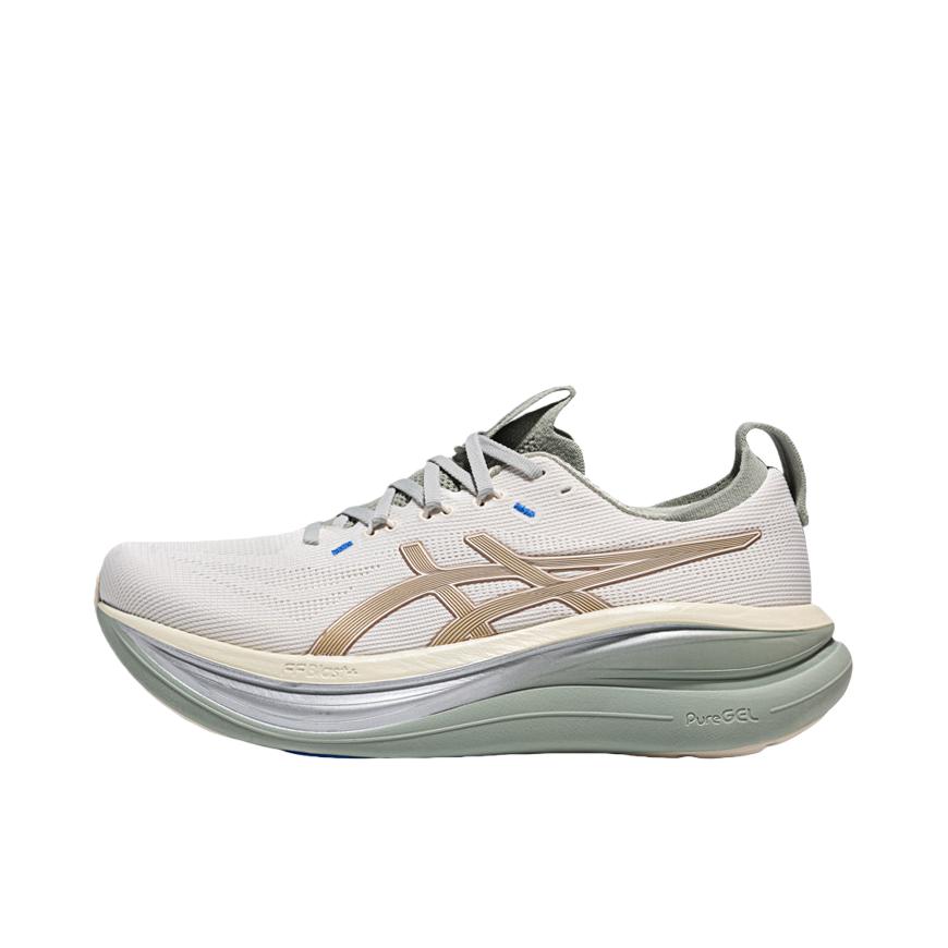推荐商品：Asics/亚瑟士 GEL-NIMBUS 28 跑鞋 百搭时尚舒适圆头减震回弹夜跑轻便贴合支撑网面抓地慢跑缓冲缓震马拉松训练防滑冬季稳定竞速增高通勤鞋 奶白色/棕色