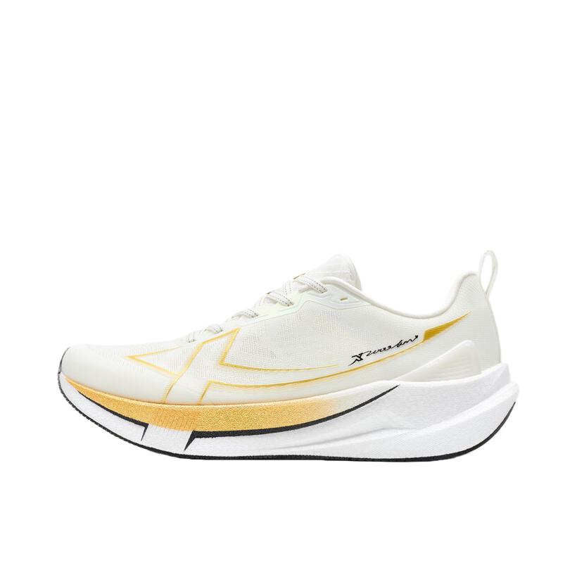 推荐商品：特步 两千公里五代 跑鞋 耐磨减震系带公路回弹体测训练网面竞速防滑轻便冬季包裹性软底马拉松缓震情侣长跑 金榜题名/帆白色/流金色