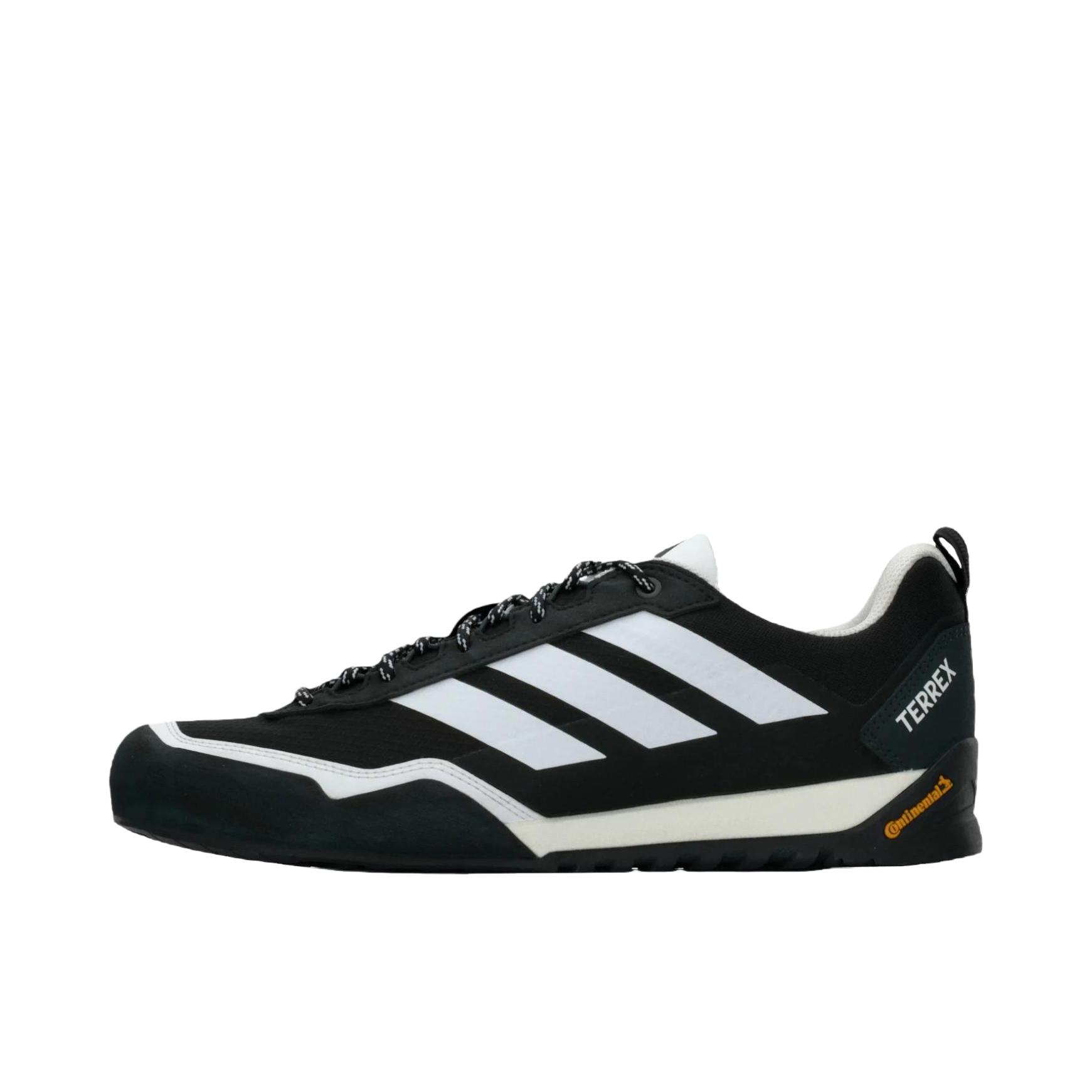 推荐商品：adidas Terrex Skychaser Solo 3 登山鞋 户外鞋 舒适防滑耐磨简约 黑色/白色