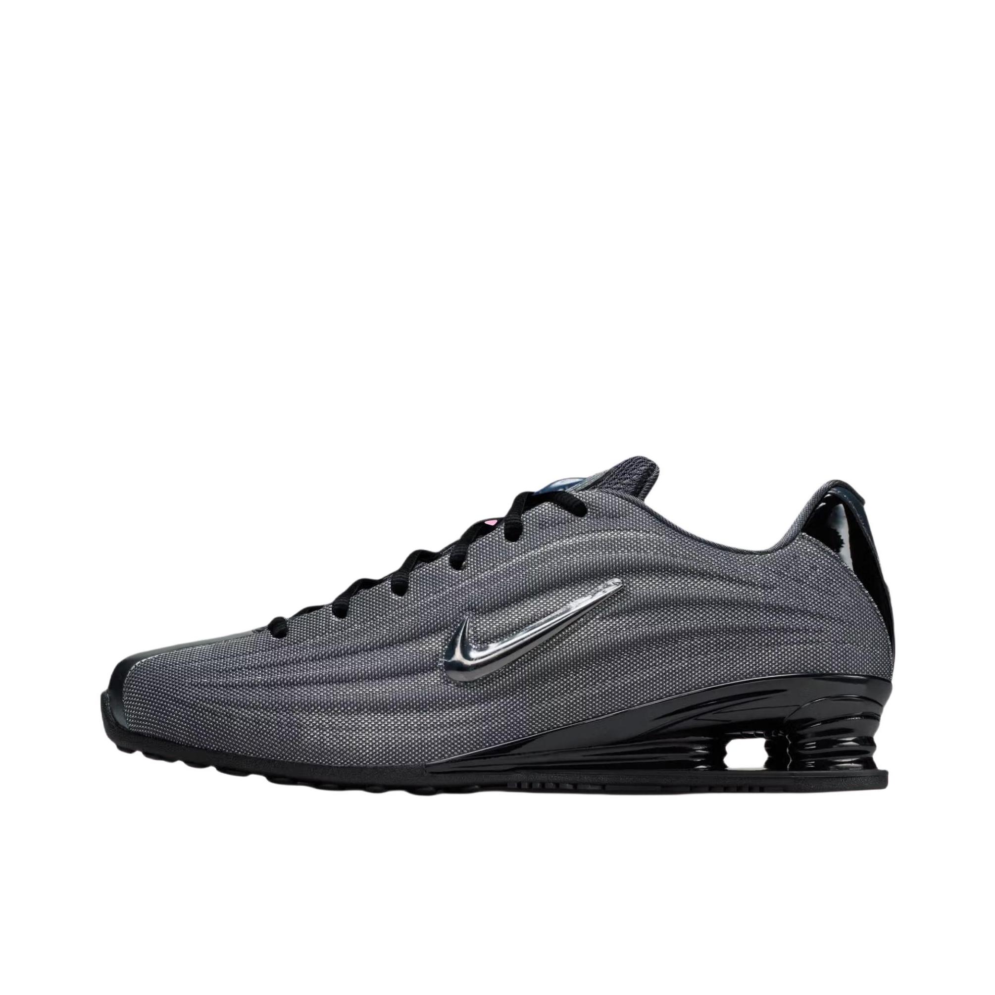 推荐商品：Nike SHOX Z 运动休闲鞋 柔软减震回弹圆头气柱训练贴合 NAKED联名/银色/灰色
