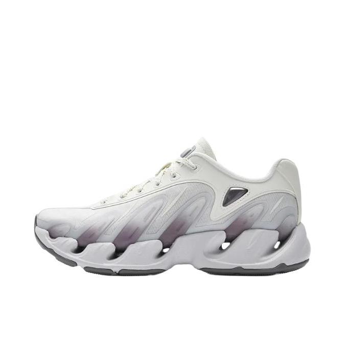 推荐商品：FILA/斐乐 VETTA X 老爹鞋 系带增高低帮休闲支撑包裹性轻便 女款/奶白色/浪漫紫