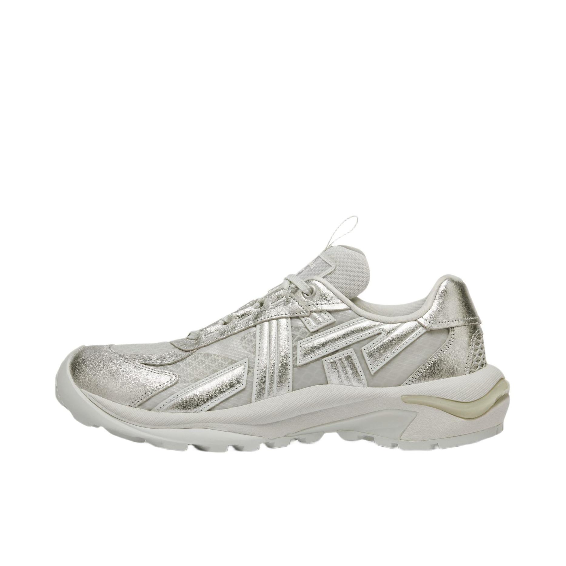 推荐商品：Onitsuka Tiger 鬼塚虎 TIGTRAIL RS 减震 防滑 厚底 运动休闲鞋 银色