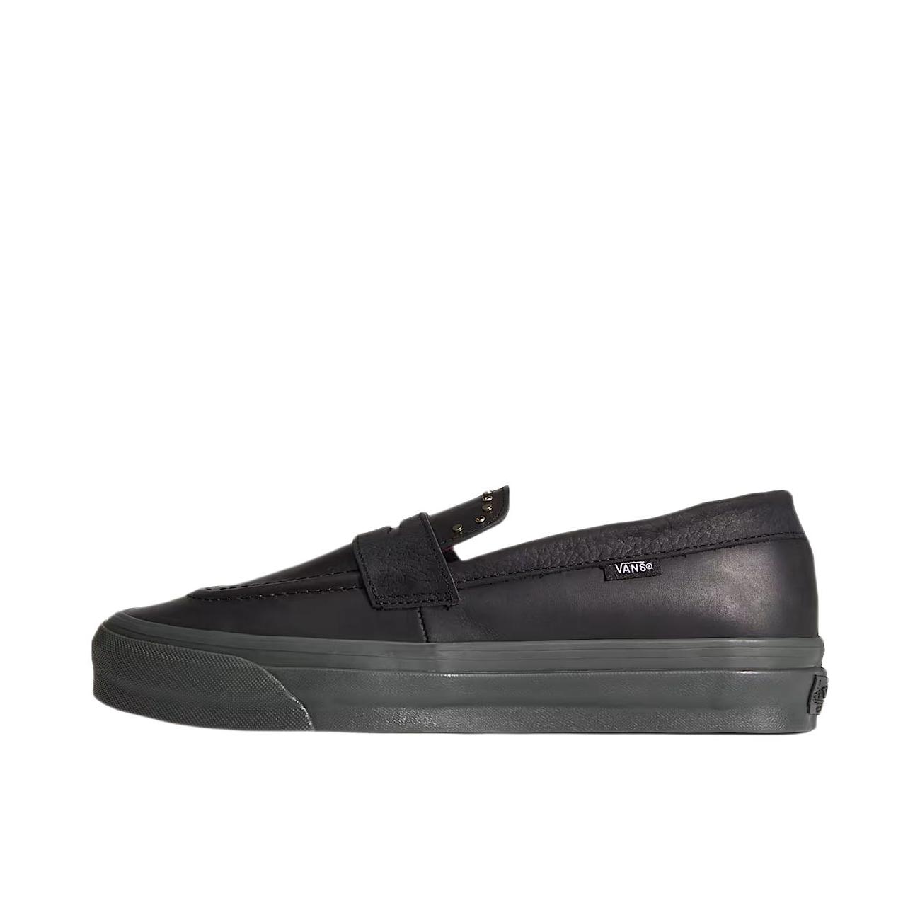 推荐商品：Vans/范斯 Loafer 板鞋 简约百搭减震耐磨贴合圆头 纯黑色
