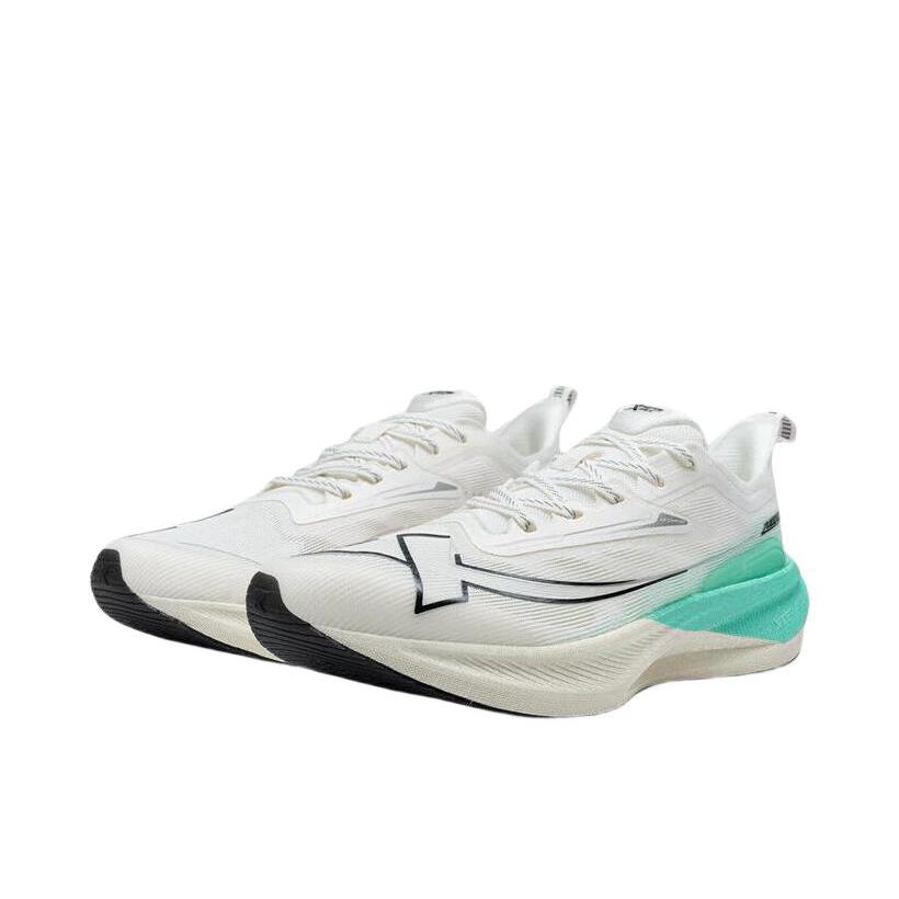 推荐商品：特步 两千公里二代 跑鞋 网面轻便防滑耐磨缓震透气稳定回弹软底马拉松体测体考集训 鸳鸯款/男款/胺糖时刻