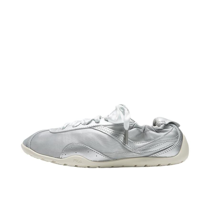 推荐商品：FILA/斐乐 飞驰 TURBO BALLET 薄巧鞋 运动休闲鞋 复古系带低帮薄底芭蕾风 女款/太空银