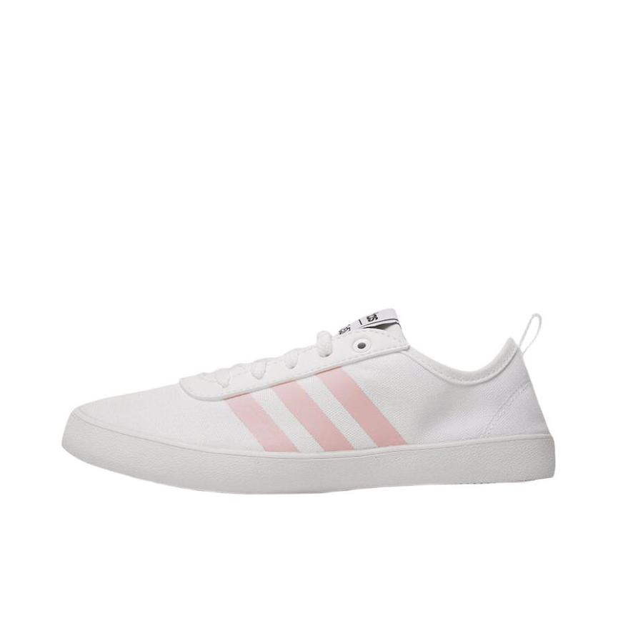 推荐商品：adidas NEO QT Vulc 2.0 板鞋 复古休闲轻便百搭防滑耐磨透气包裹性 POKÉMON/Cloud White/True Pink 宝可梦联名/胖丁