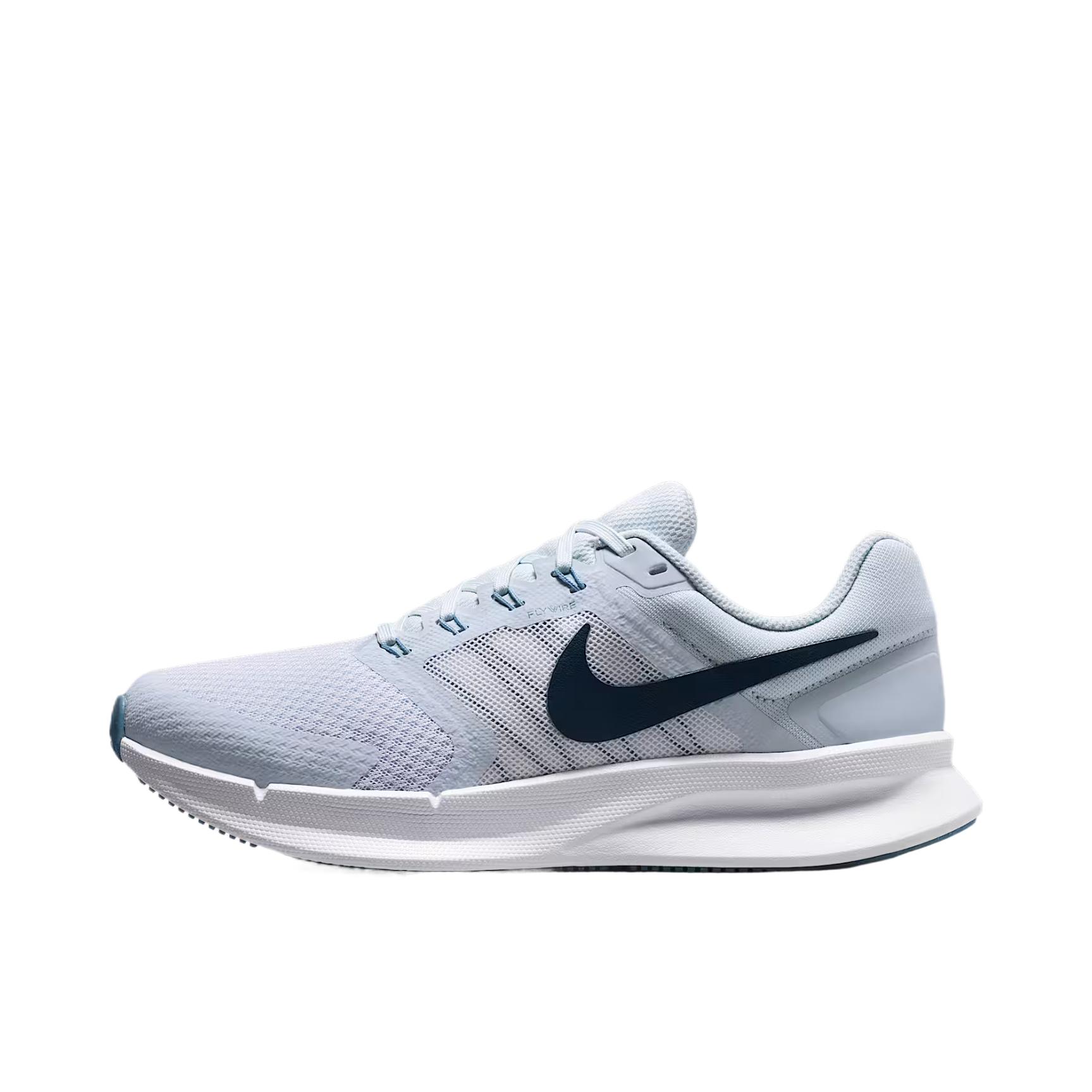 推荐商品：Nike Run Swift 3 跑鞋 减震防滑耐磨舒适网面透气缓震运动支撑贴合圆头耐穿耐用 足球灰/白色/工作蓝/空间蓝