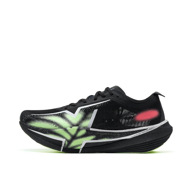 推荐商品：特步 破茧之刃PRO 跑鞋 全掌碳板织物回弹耐磨低帮 蝶影重重/黑色/荧光粉绿/银色