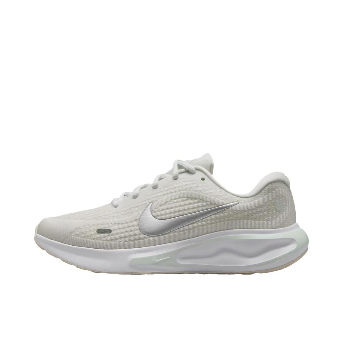 推荐商品：Nike Journey Run 跑鞋 缓震轻便防滑耐磨休闲简约训练长跑短跑织物运动贴合圆头支撑 淡灰色