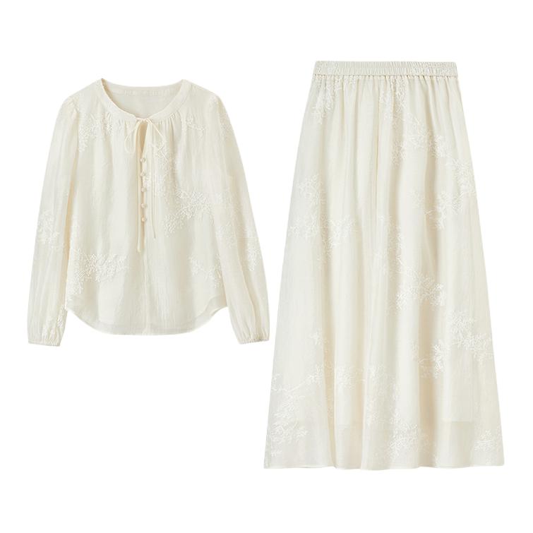 推荐商品：Sentubila/尚都比拉 国风A字刺绣长袖休闲套装 女装 151Z58221 杏