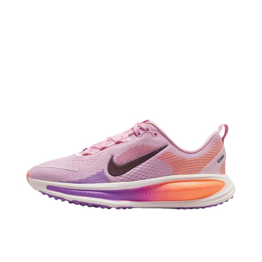 推荐商品：Nike Vomero 18 跑鞋 减震防滑低帮厚底训练轻便短跑贴合防水 大童/粉色泡沫/亮紫色/帆白色/纹身色