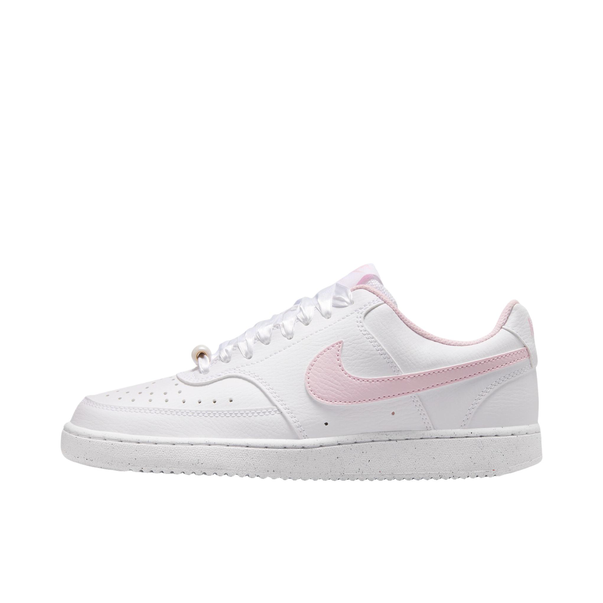 推荐商品：Nike Court Vision 板鞋 复古缓震抓地防滑轻便 白色/泡沫粉