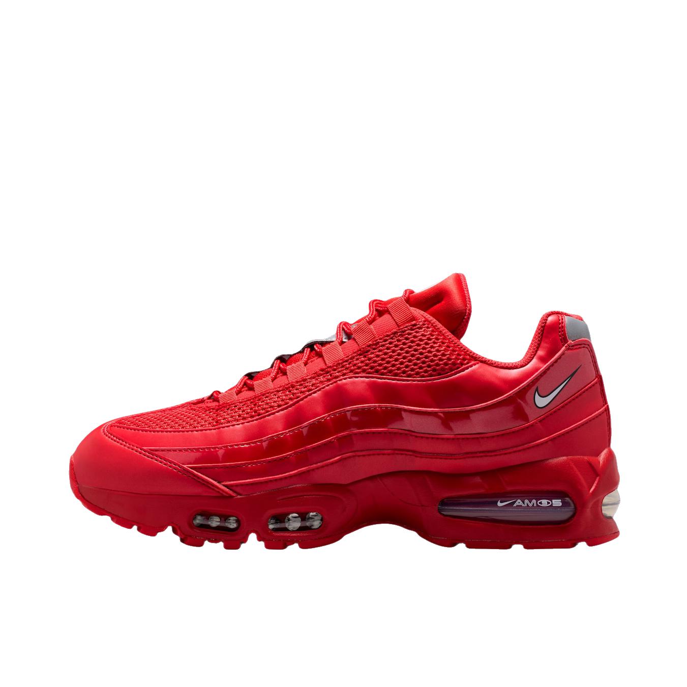 推荐商品：Nike Air Max 95 跑鞋 潮流时尚复古百搭防滑耐磨舒适透气防水气垫织物支撑低帮缓震贴合耐用圆头 大学红/白色/黑色