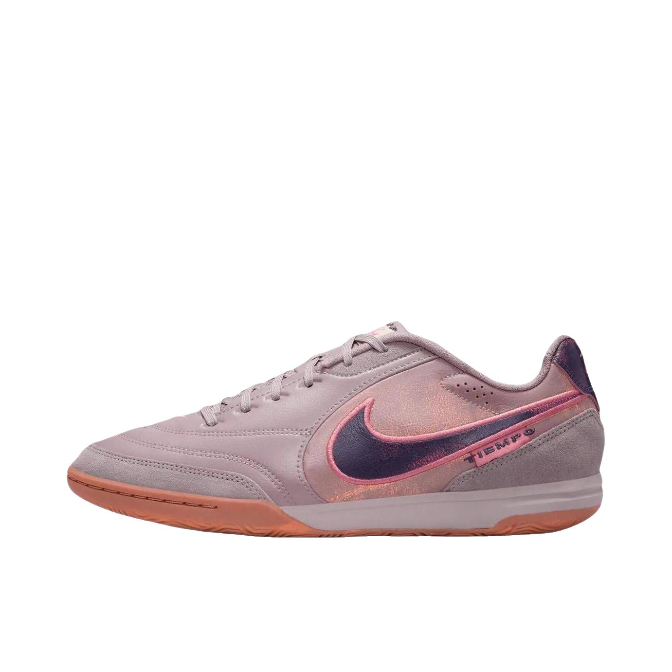 推荐商品：Nike Tiempo Streetgato LE IC 足球鞋 平底系带厚底圆头 灰色/藕粉色