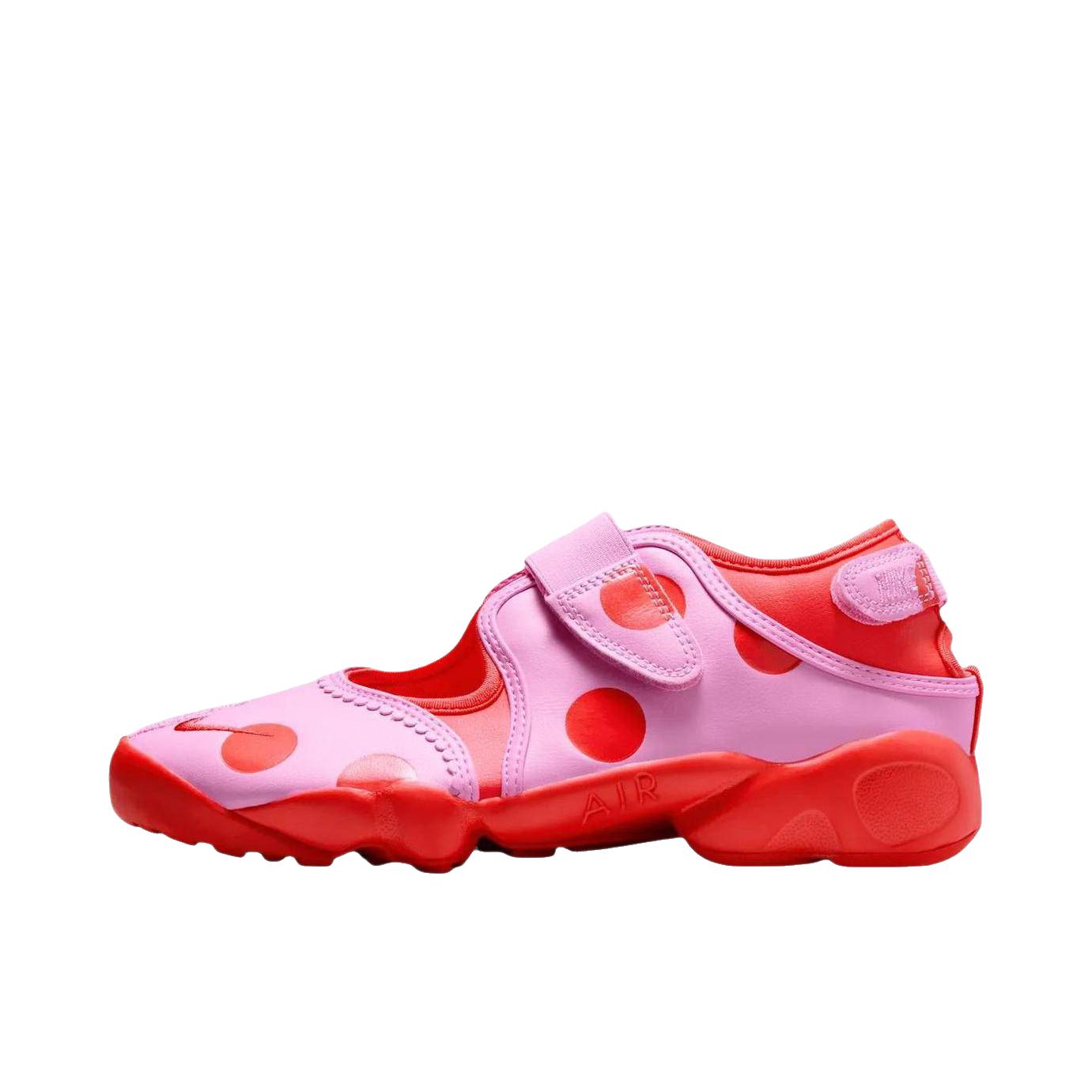 推荐商品：Nike Air Rift 分趾 防滑耐磨 缓震回弹 网面透气 舒适轻便 沙滩 魔术贴 百搭 运动休闲鞋 粉色/红色