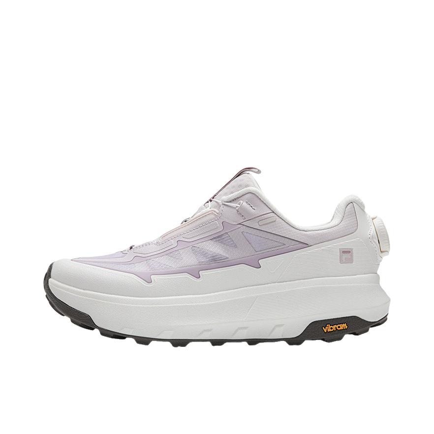 推荐商品：FILA/斐乐 BOA EXPLORER 3 SU 户外休闲鞋 简约舒适防滑耐磨 女款/冰兰花粉/叶灰色