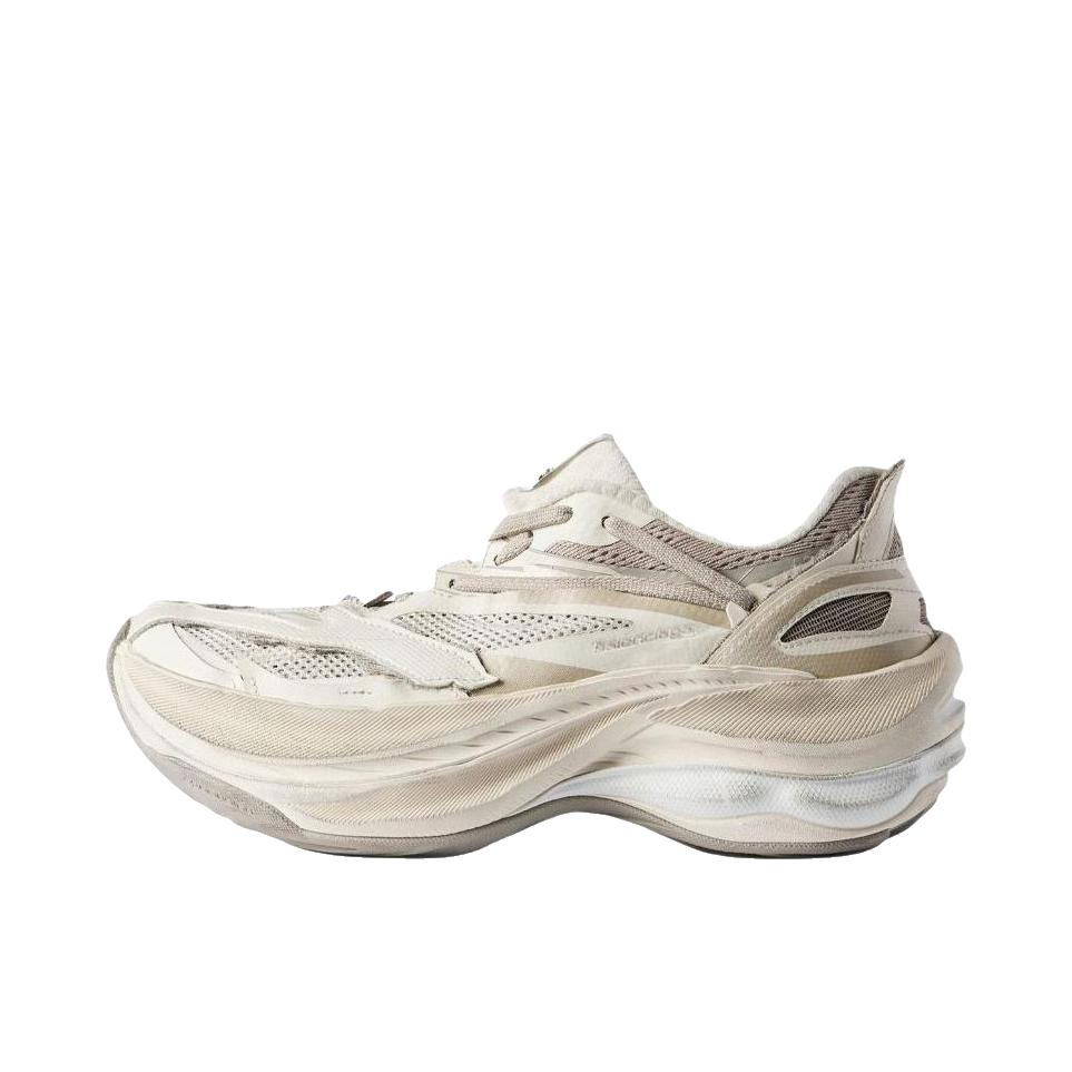 推荐商品：Balenciaga 巴黎世家 Jet 老爹鞋 圆头厚底低帮一脚蹬 蛋壳黄色