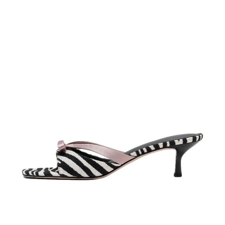 推荐商品：CHARLES&KEITH 高跟鞋 方头露趾气质 CK1-60361622 白色/黑色