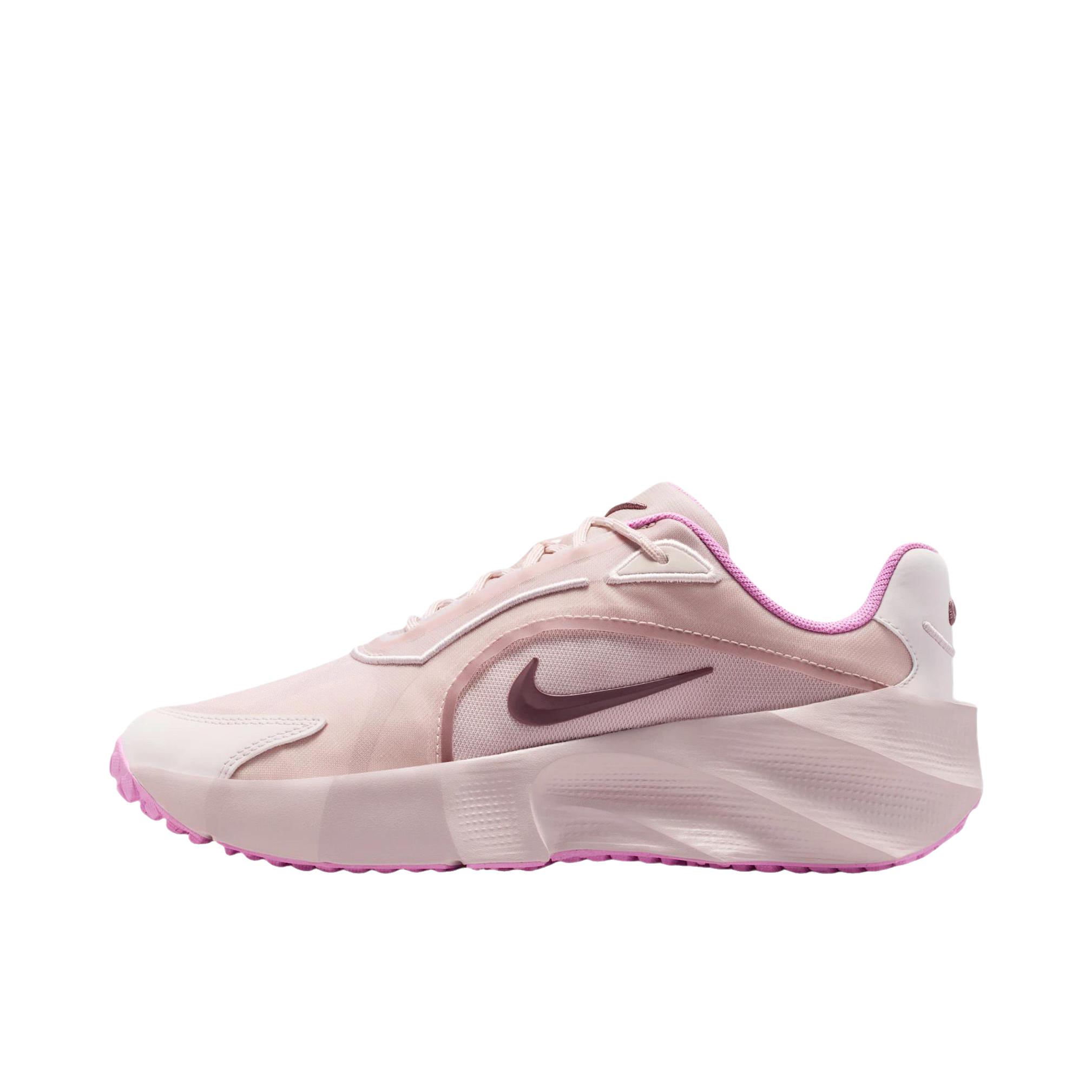推荐商品：Nike Aura Edge 运动休闲鞋 透气低帮圆头厚底贴合耐穿抓地 粉色