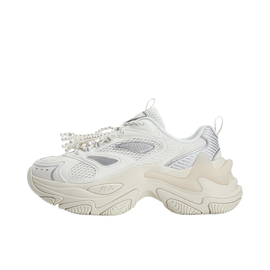 推荐商品：FILA/斐乐 鱼刺 3.0 减震回弹 防滑耐磨 厚底增高 网布 织物 合成革 防水 老爹鞋 女款/白沙灰/雪白色