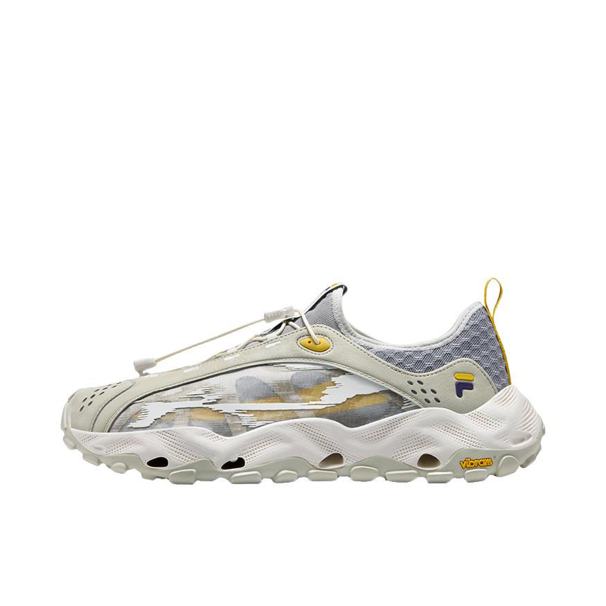 推荐商品：FILA/斐乐 COMO C 户外休闲鞋 复古舒适简约透气 男款/桦树银/终极灰