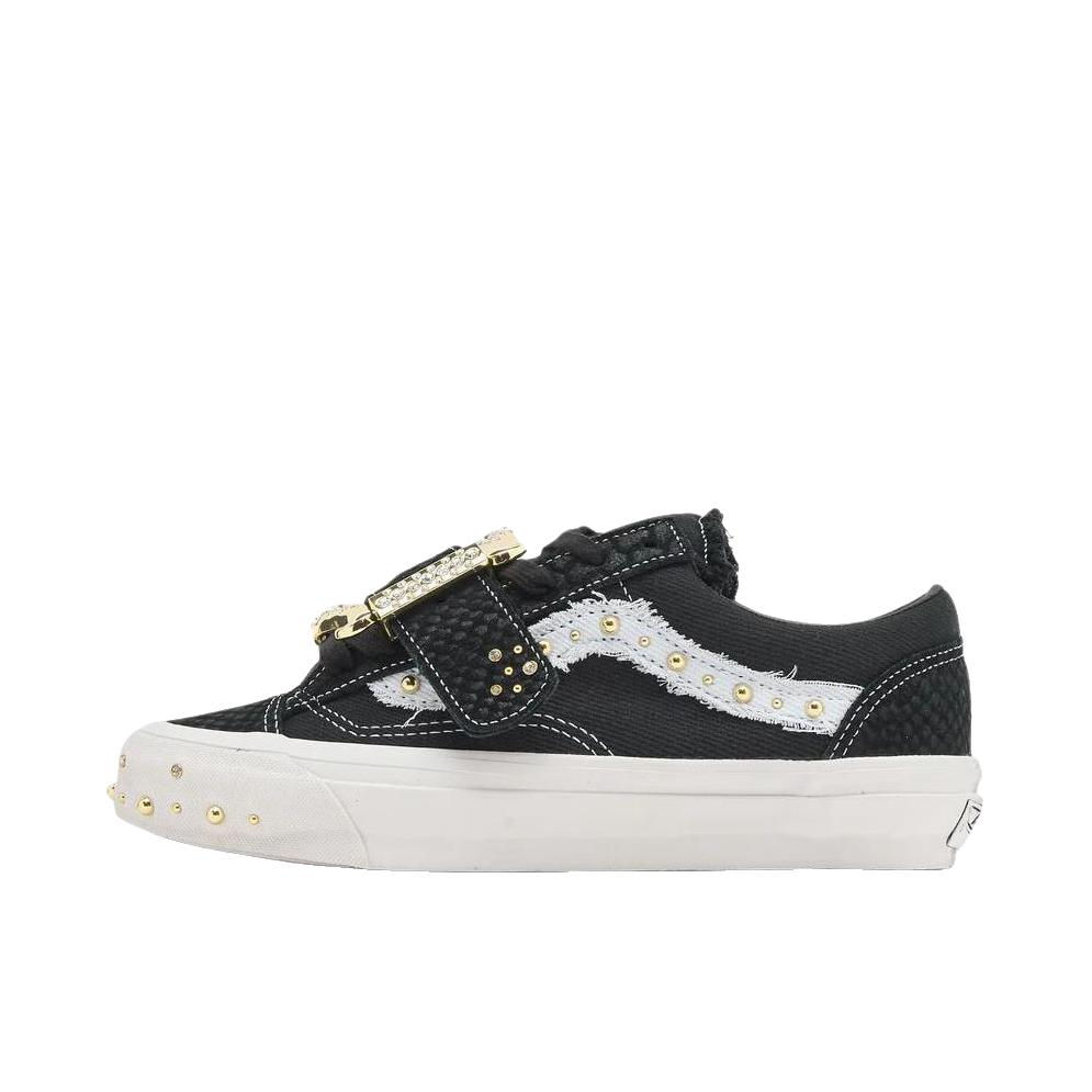 推荐商品：Vans/范斯 Premium Old Skool 板鞋 复古百搭时尚潮流防滑耐磨舒适低帮贴合 Metagirl联名/黑色