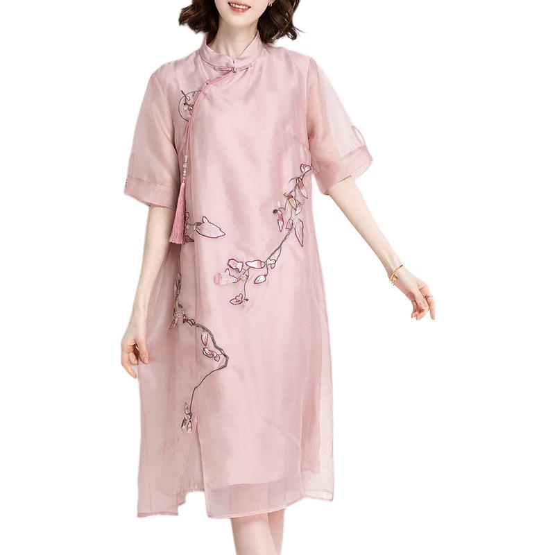 推荐商品：金菊 国风系列中长款桑蚕丝刺绣旗袍 女装 Y8232195 粉