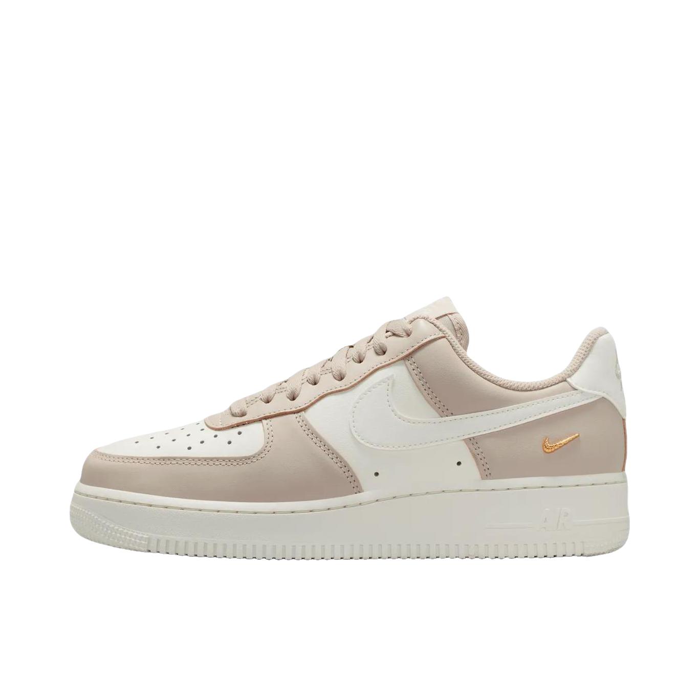 推荐商品：Nike Air Force 1 空军一号 板鞋 轻便舒适百搭耐磨防滑复古 女款/米白色/金色
