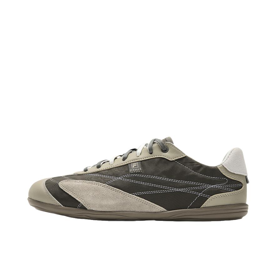 推荐商品：FILA/斐乐 RITMO SLEEK 板鞋 百搭耐磨轻便透气 柏油路灰/香菜棕