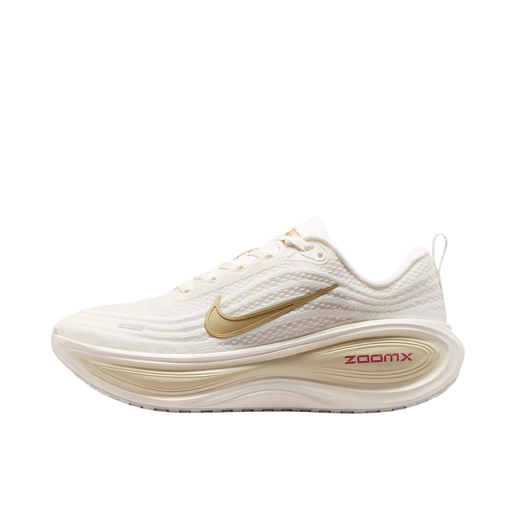 推荐商品：Nike Vomero Plus 超级迈柔 跑鞋 耐磨系带回弹网布支撑缓震轻便训练防滑贴合圆头 帆白色/浅卡其/自然白/金属黄谷