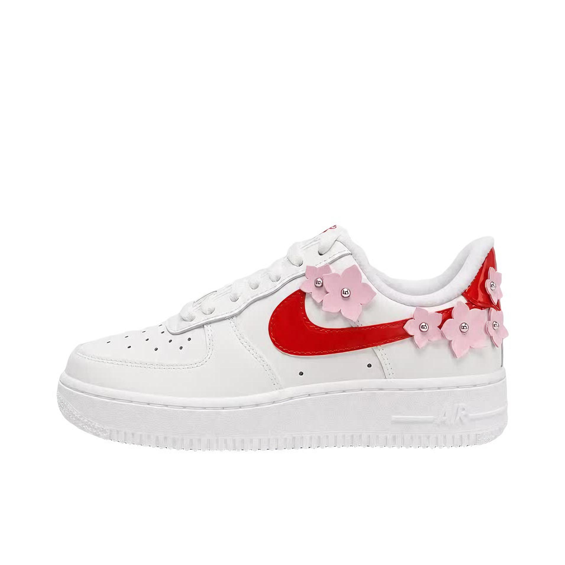 推荐商品：Nike Air Force 1 空军一号 板鞋 轻便舒适百搭耐磨防滑复古 女款/羽白色/粉色/红色