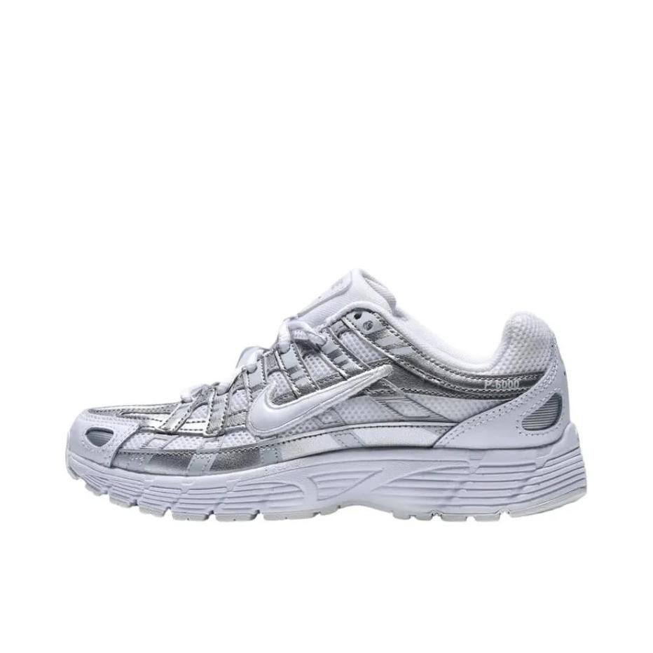 推荐商品：Nike P-6000 CNPT 运动休闲鞋 机能风跑鞋风舒适缓震防滑耐磨时尚潮流复古贴合网面支撑圆头 大童/银色/白色