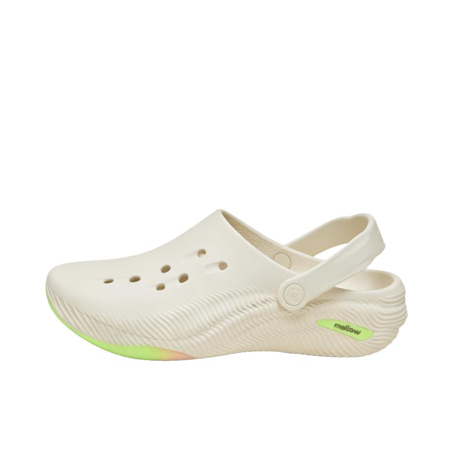 推荐商品：Crocs/卡骆驰 Classic Series 面包 2.0 凉鞋 舒适休闲透气 极白色/彩色