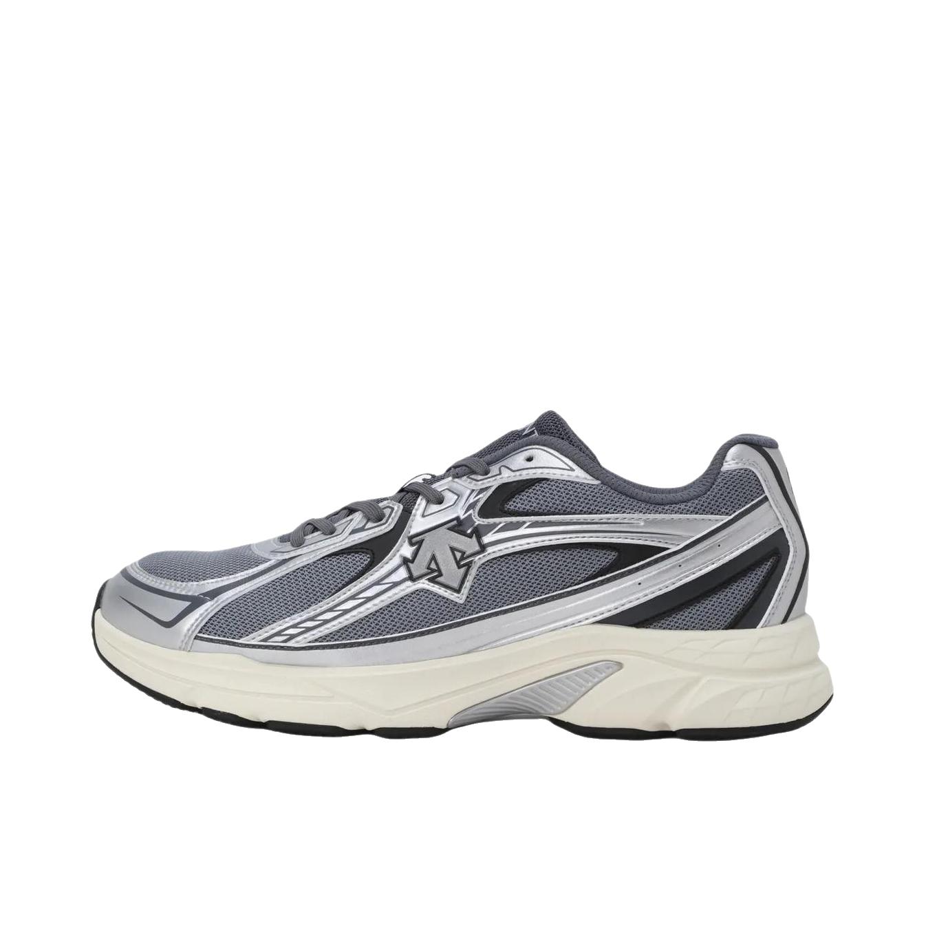 推荐商品：迪桑特 De Marathon V3 跑鞋 舒适耐磨防滑 银色/灰色