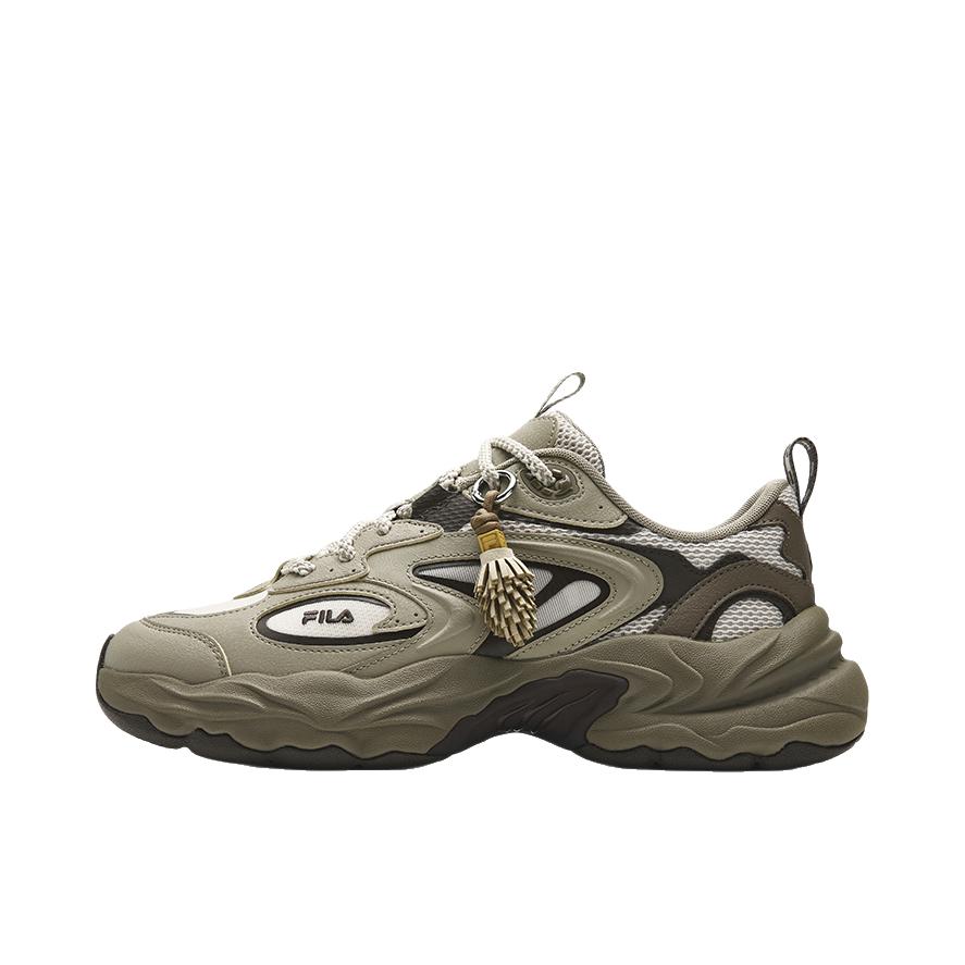 推荐商品：FILA/斐乐 PIGNA 运动休闲鞋 复古轻便增高 低帮/香槟棕/香菜棕