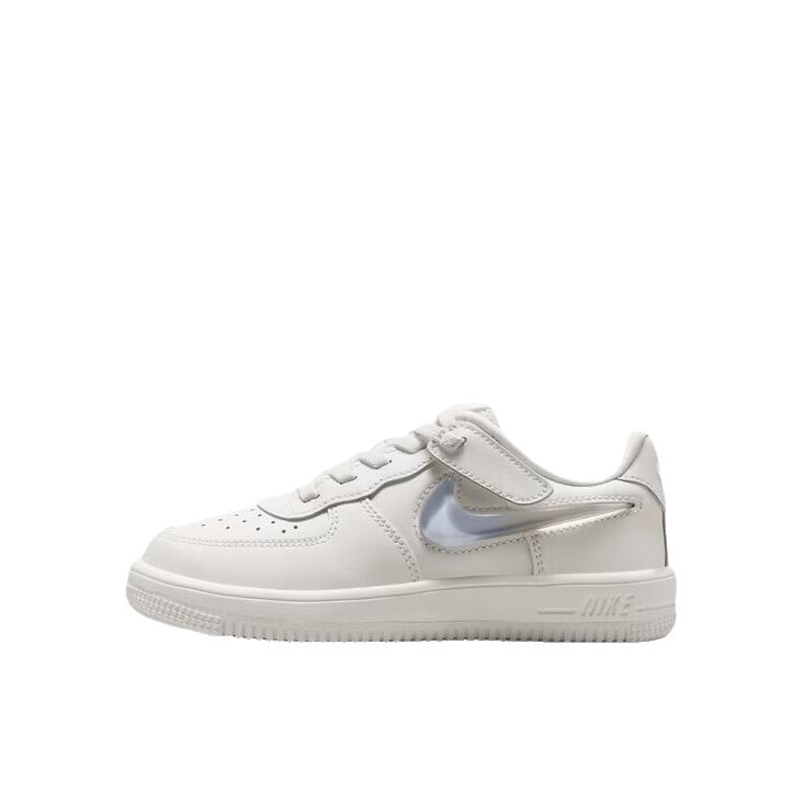 推荐商品：Nike Air Force 1 板鞋儿童 透气舒适防滑耐磨轻便休闲 低帮/小童/帆白色/足球灰