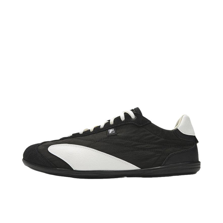 推荐商品：FILA/斐乐 Ritmo Slick LX 运动休闲鞋 百搭平跟系带橡胶 低帮/骏马黑/明亮白