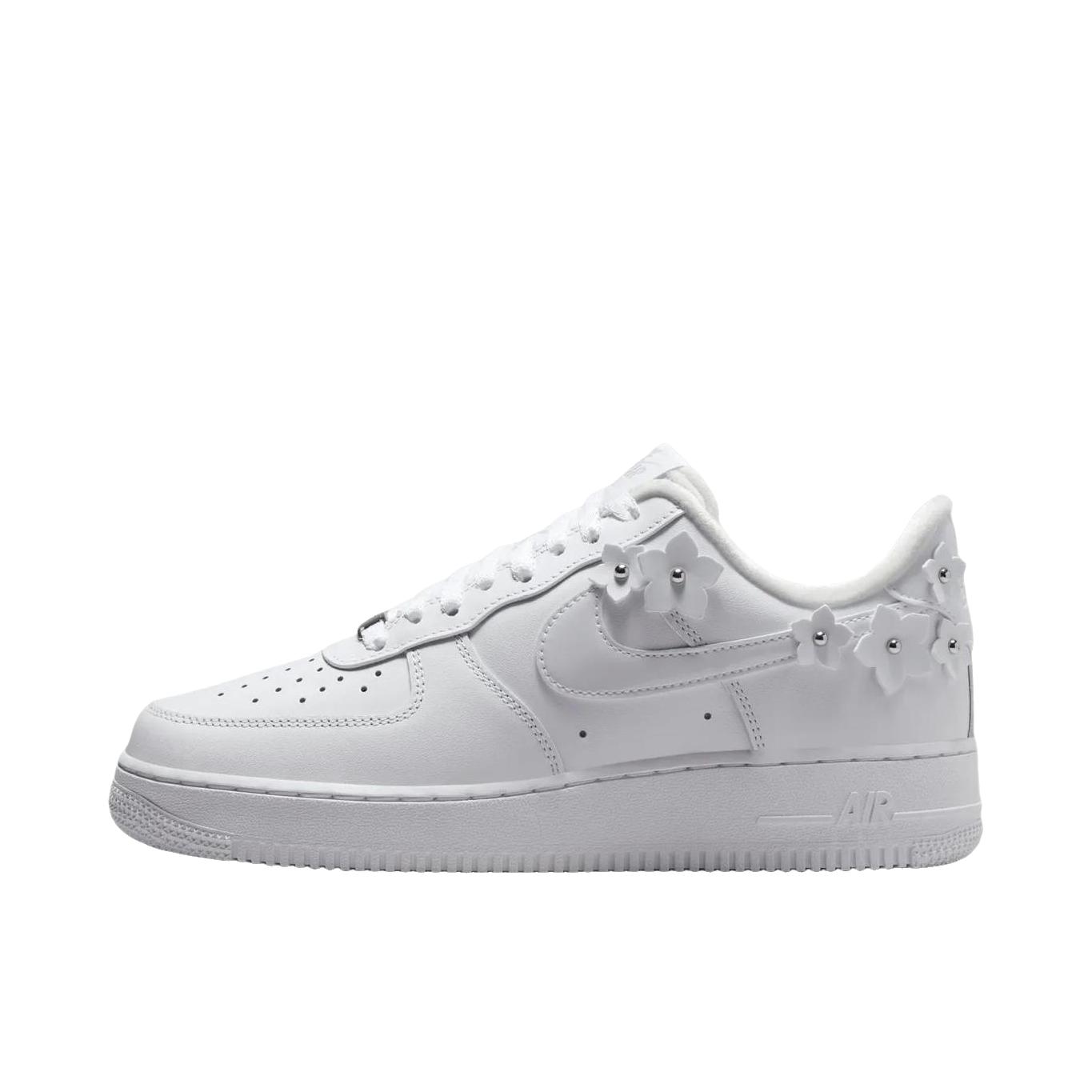 推荐商品：Nike Air Force 1 空军一号 板鞋 轻便舒适百搭耐磨防滑复古 女款/全白色