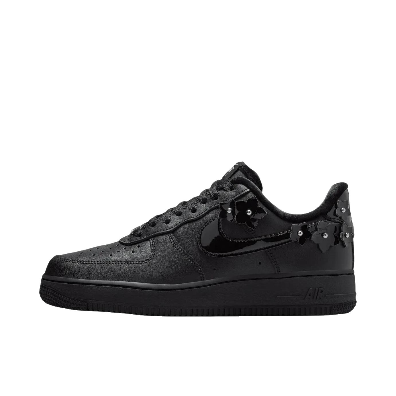 推荐商品：Nike Air Force 1 空军一号 板鞋 轻便舒适百搭耐磨防滑复古 女款/黑色/亮黑色
