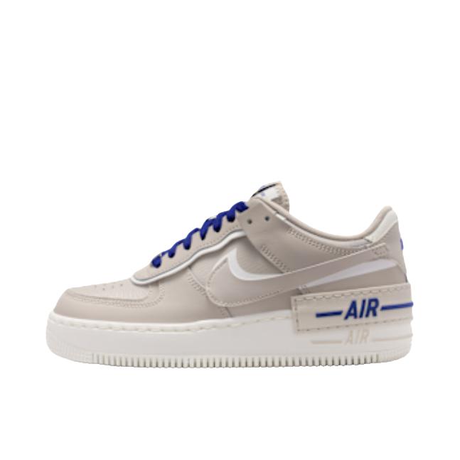 推荐商品：Nike Air Force 1 空军一号 板鞋 轻便舒适百搭耐磨防滑复古 女款/奶白色/旧宝蓝/帆白色