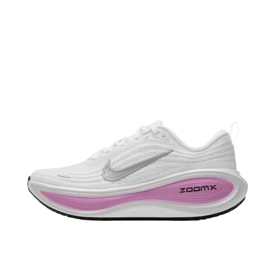 推荐商品：Nike Vomero Plus 超级迈柔 跑鞋 耐磨系带回弹网布支撑缓震轻便训练防滑贴合圆头 低帮/白色/金属银/浅紫丁香色/顶峰白
