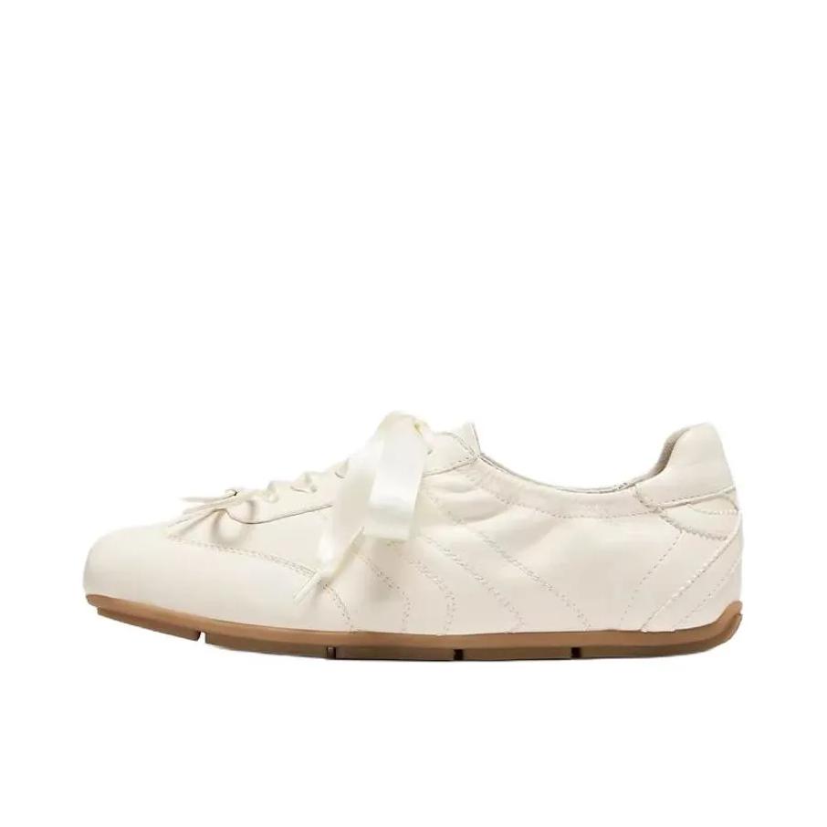 推荐商品：STACCATO/思加图 运动休闲鞋 时尚轻便潮流 S2601AM6 女款/奶油米/白色