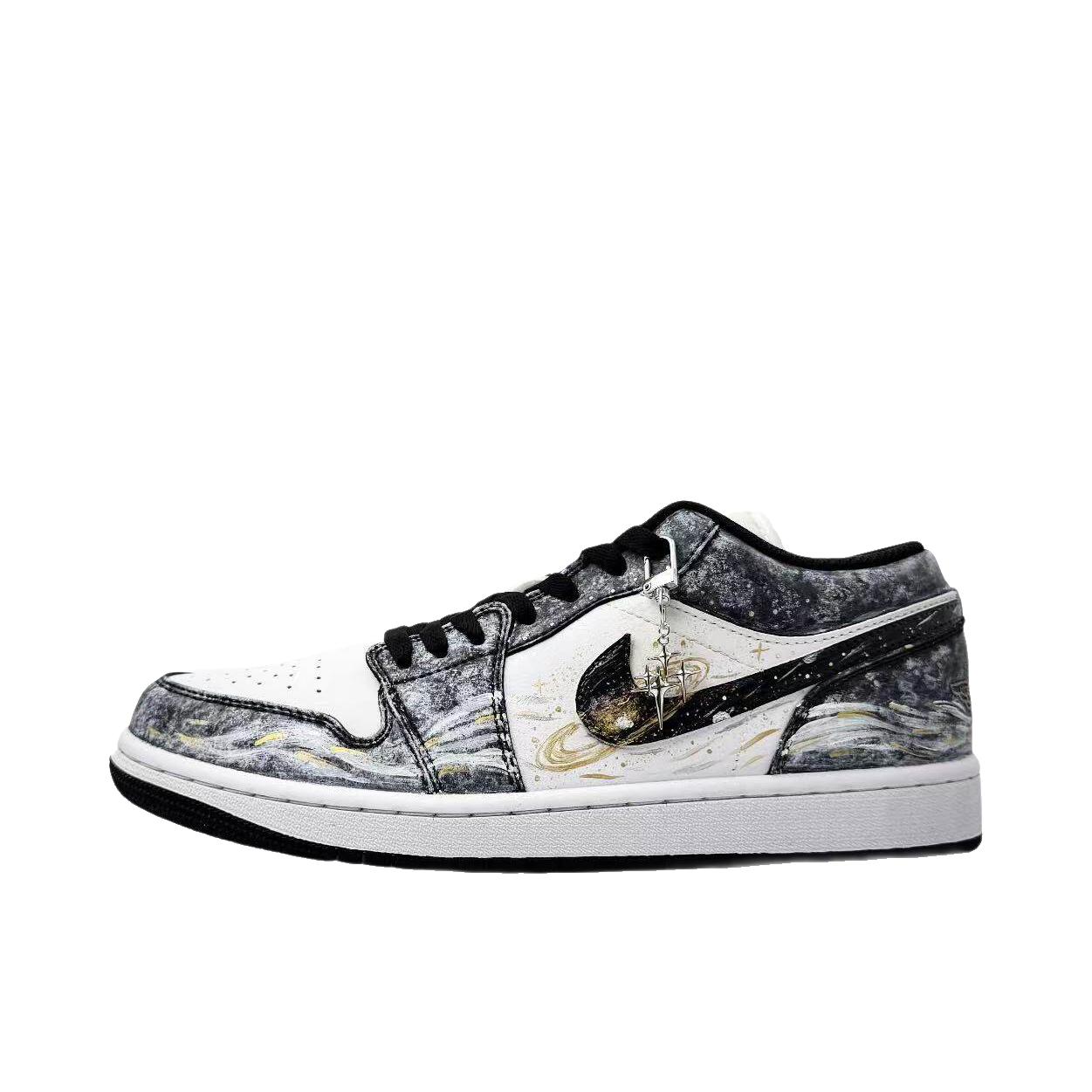 推荐商品：【定制球鞋】Air Jordan 1 减震 耐磨 透气 平跟 复古 潮流 简约 包裹性 防滑 轻便 支撑 增高 板鞋 星海漫步
