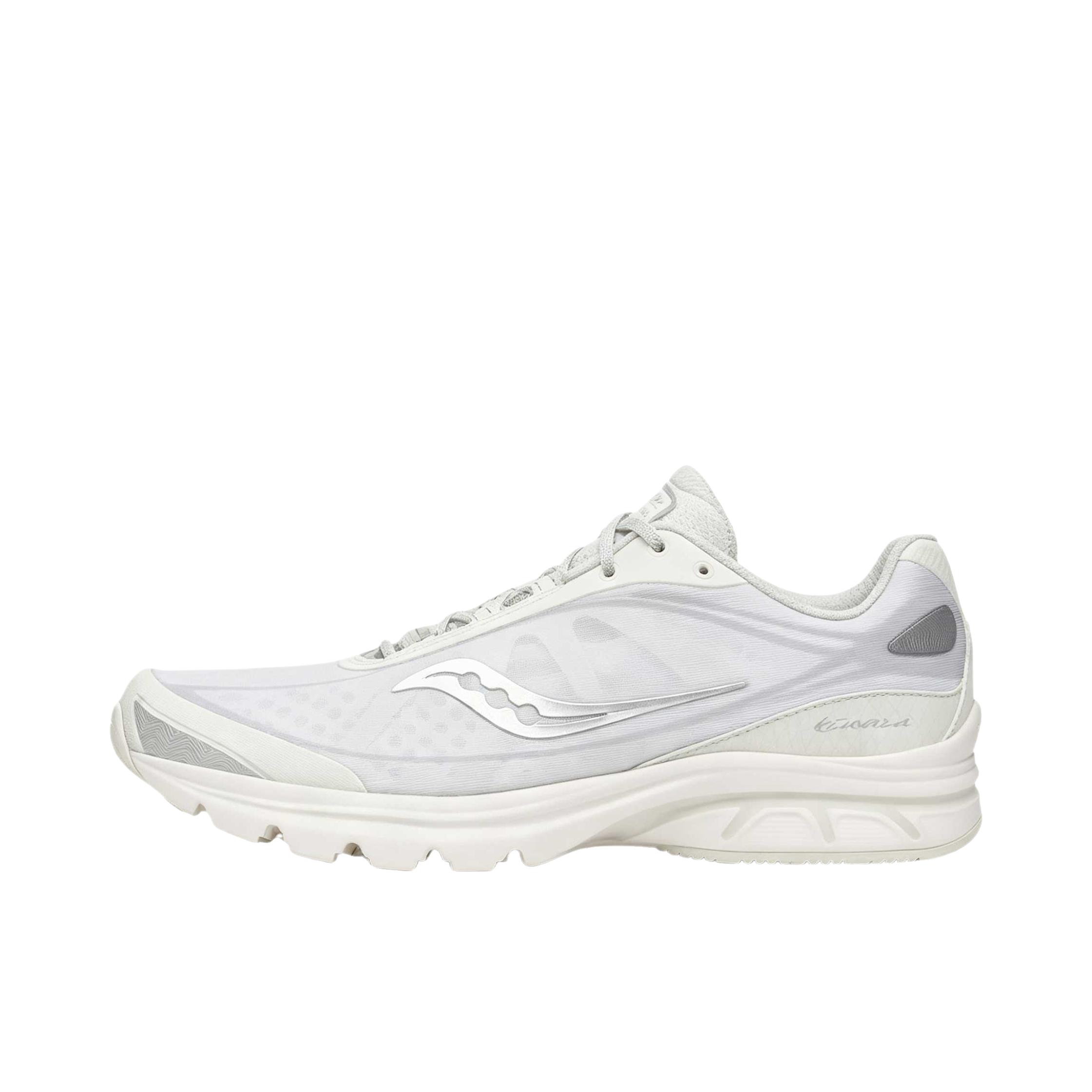 推荐商品：Saucony/索康尼 KINVARA 1 菁华 防滑 耐磨 低帮 圆头 跑鞋 象牙白/银色