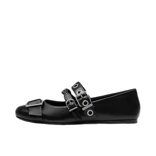 推荐商品：CHARLES&KEITH 单鞋 铆钉方扣 CK1-70920235 黑色