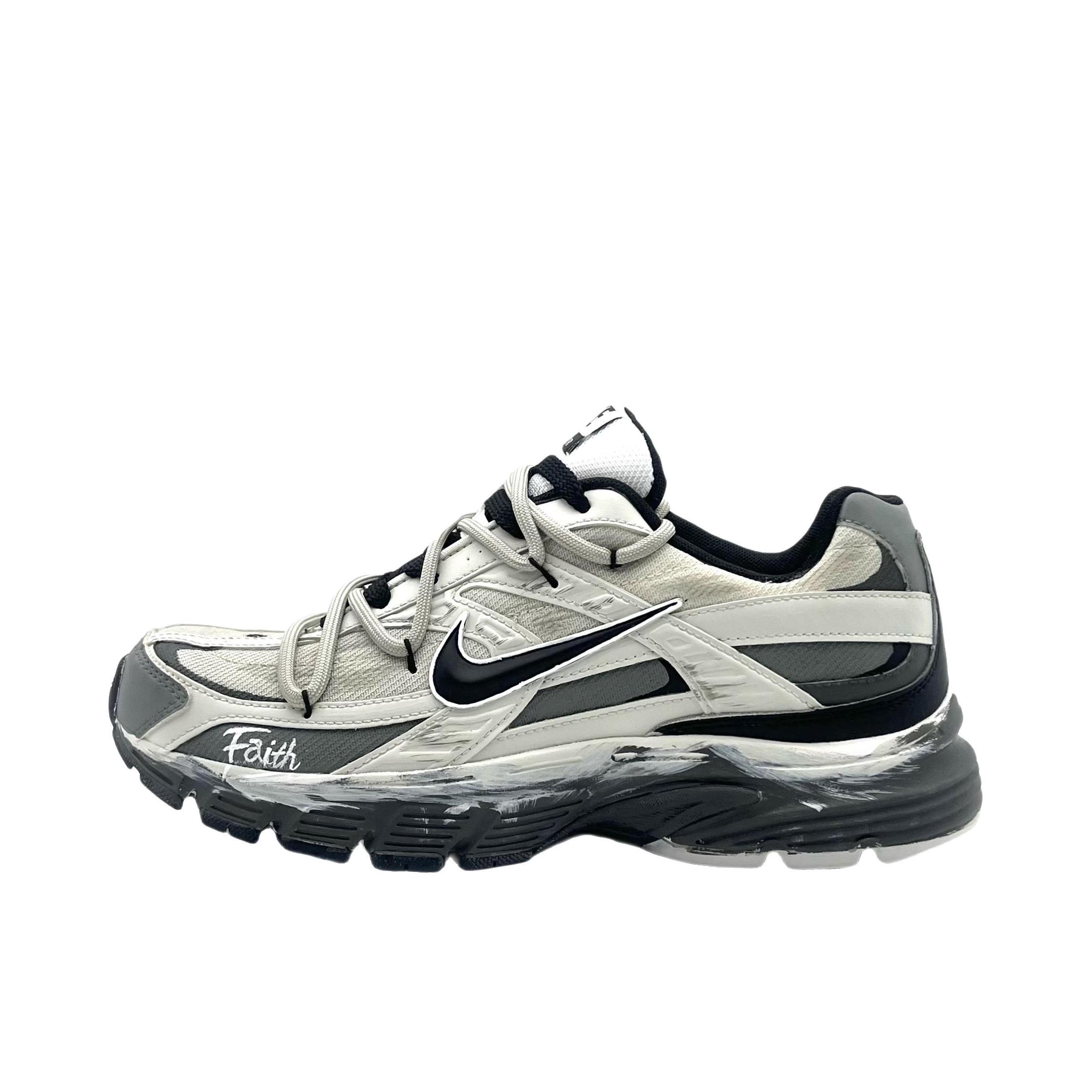 推荐商品：【定制球鞋】 Nike Initiator 跑鞋 做旧机能减震轻便网布透气防滑耐磨织物舒适支撑合成革休闲百搭 雾灰笃行